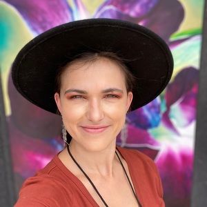 Meet your Posher, Liana